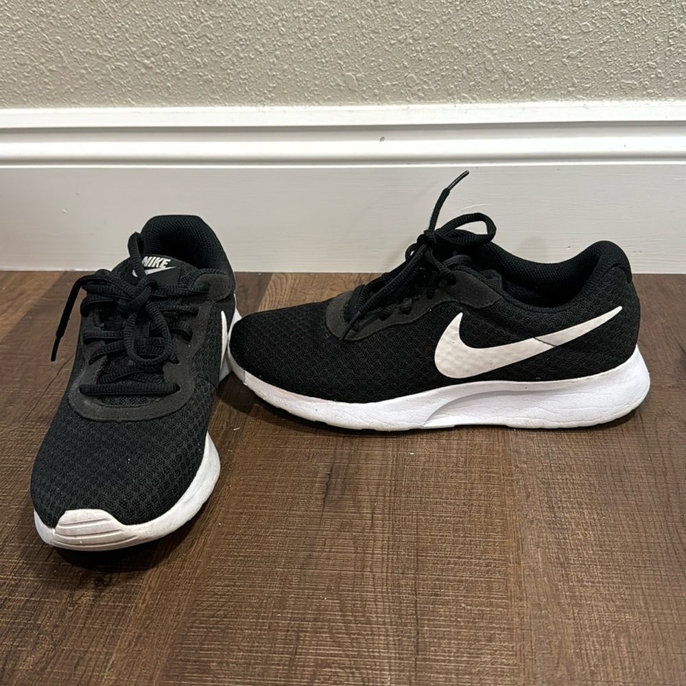 Nike shoes size 7